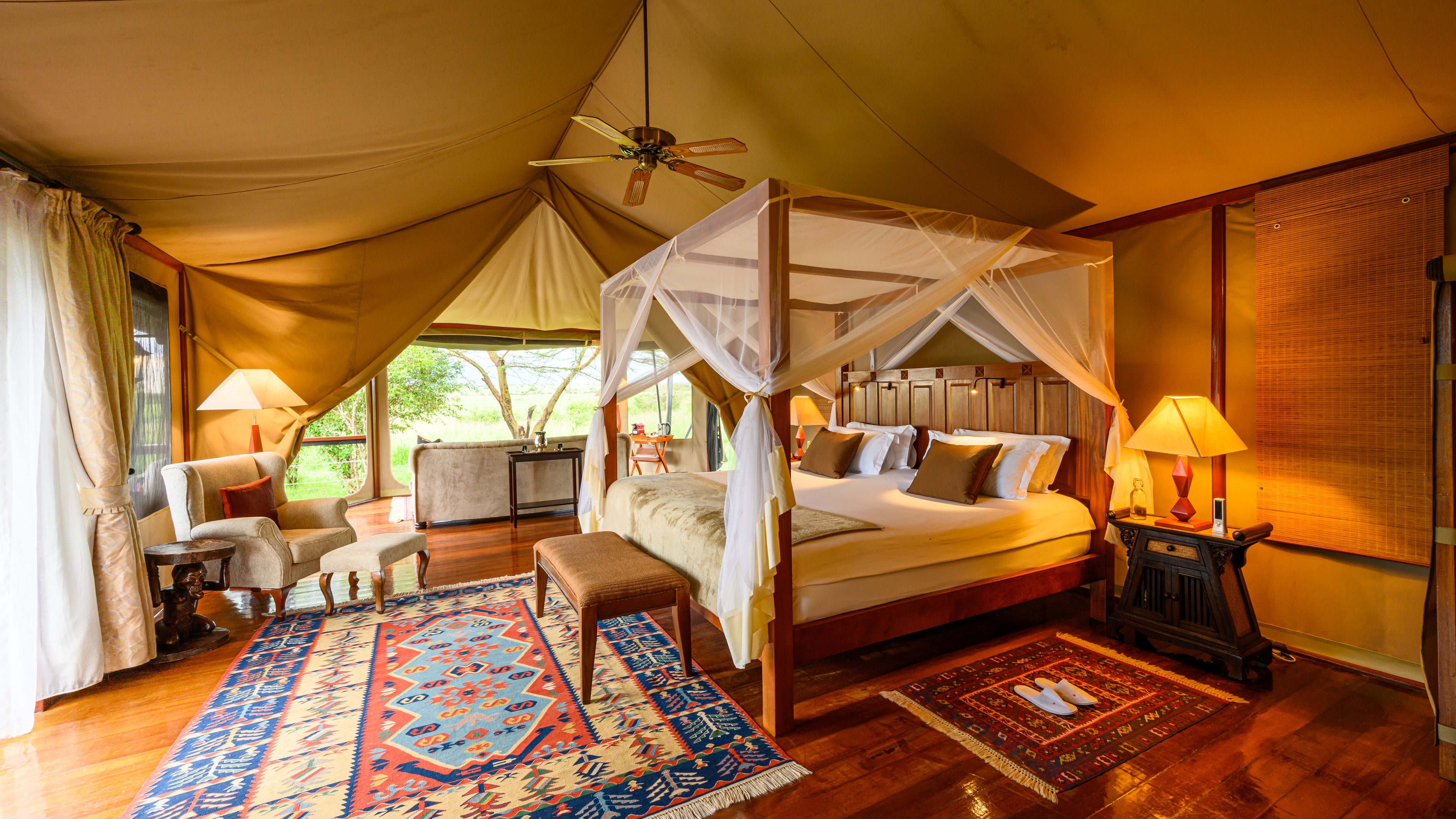 
A luxurious tented accommodation offering a picturesque view of the wildlife outside the Maasai Mara National Game Reserve.
slider_item_xfjwGJ
